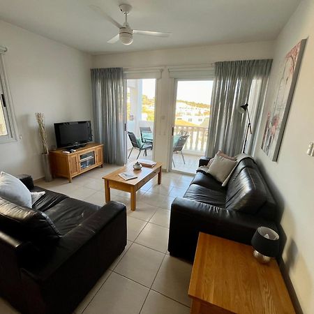 Beautiful 2 Bed Apartment In Peyia Valley, Paphos Bagian luar foto