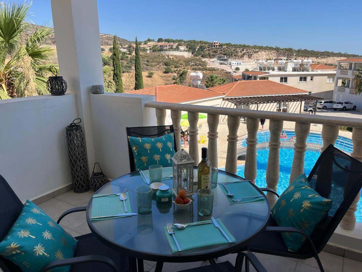 Beautiful 2 Bed Apartment In Peyia Valley, Paphos Bagian luar foto