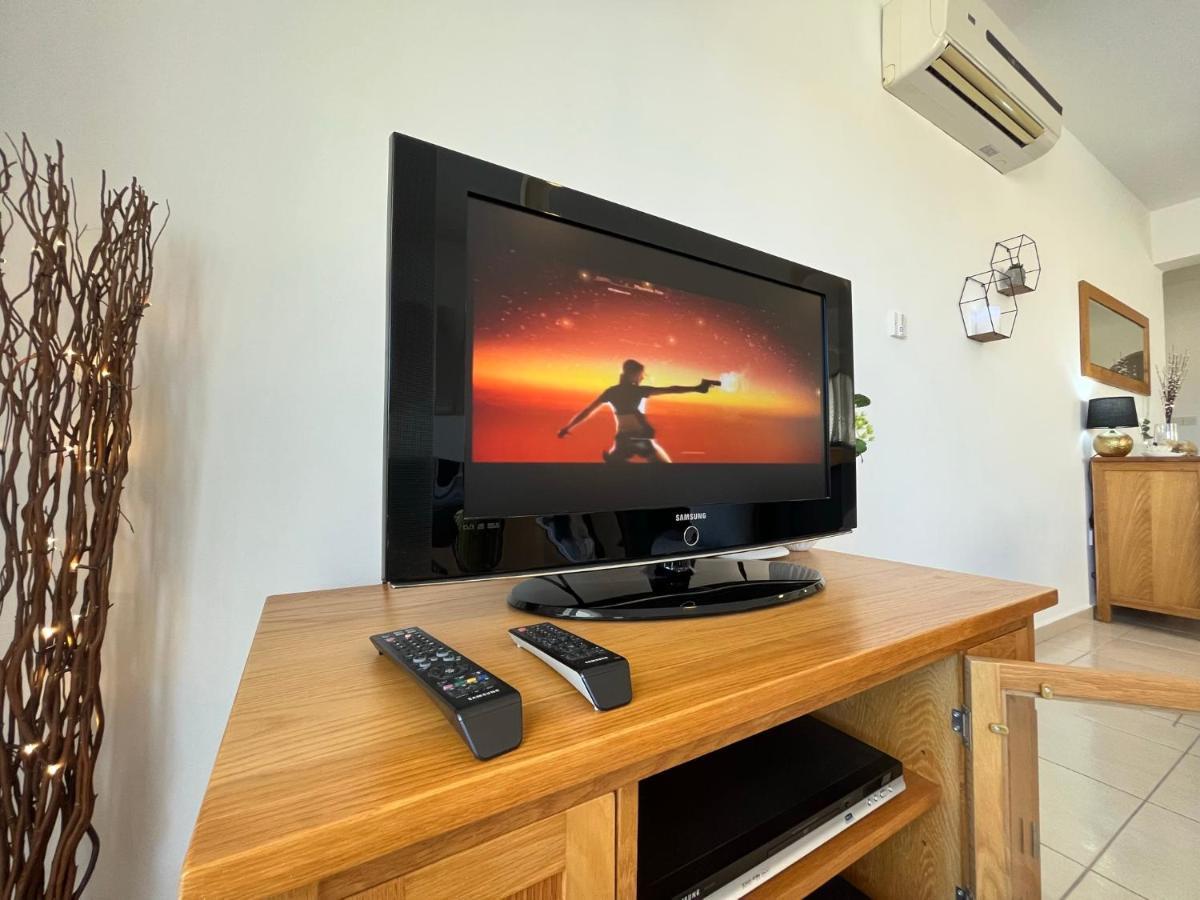 Beautiful 2 Bed Apartment In Peyia Valley, Paphos Bagian luar foto