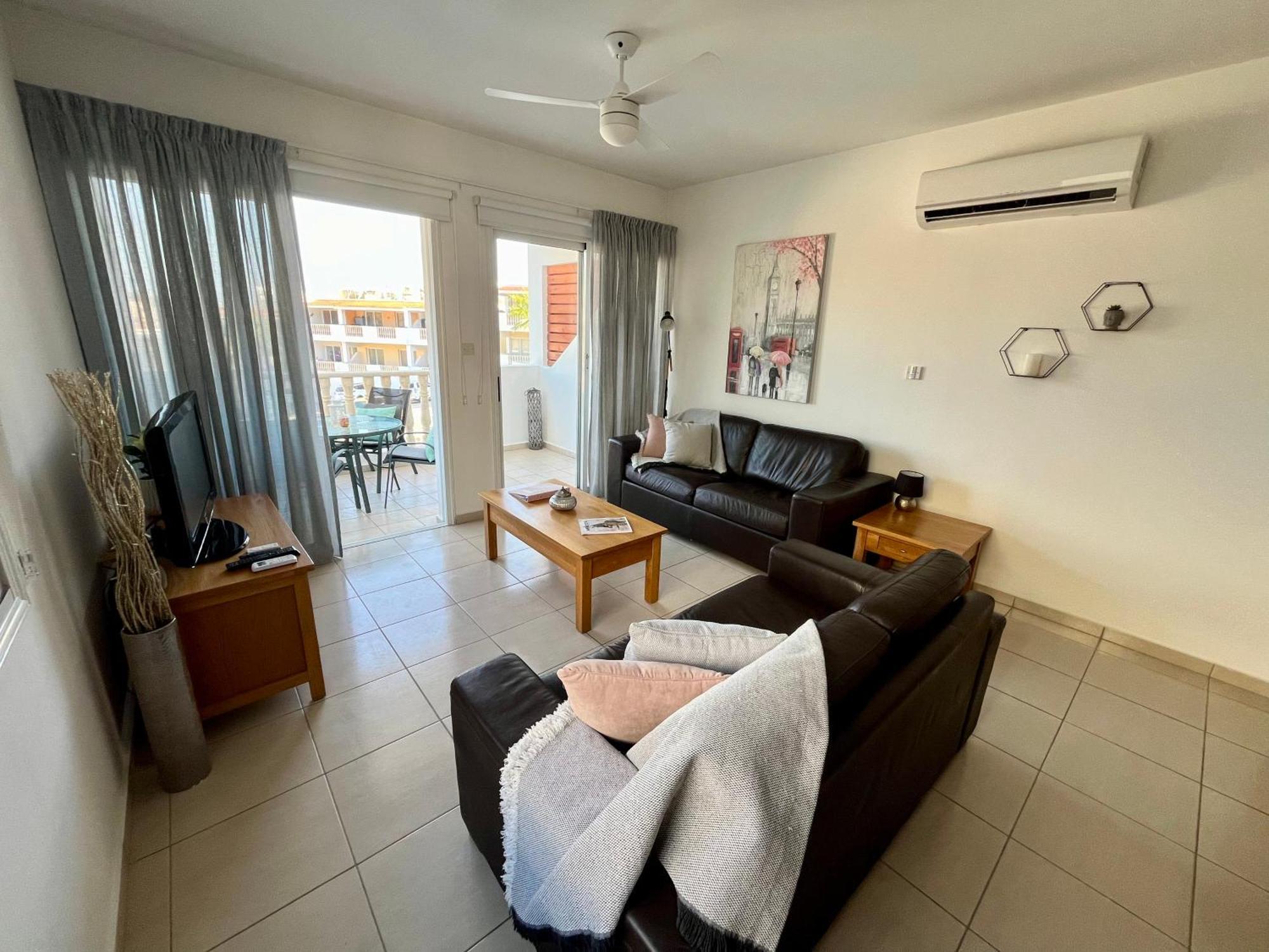 Beautiful 2 Bed Apartment In Peyia Valley, Paphos Bagian luar foto
